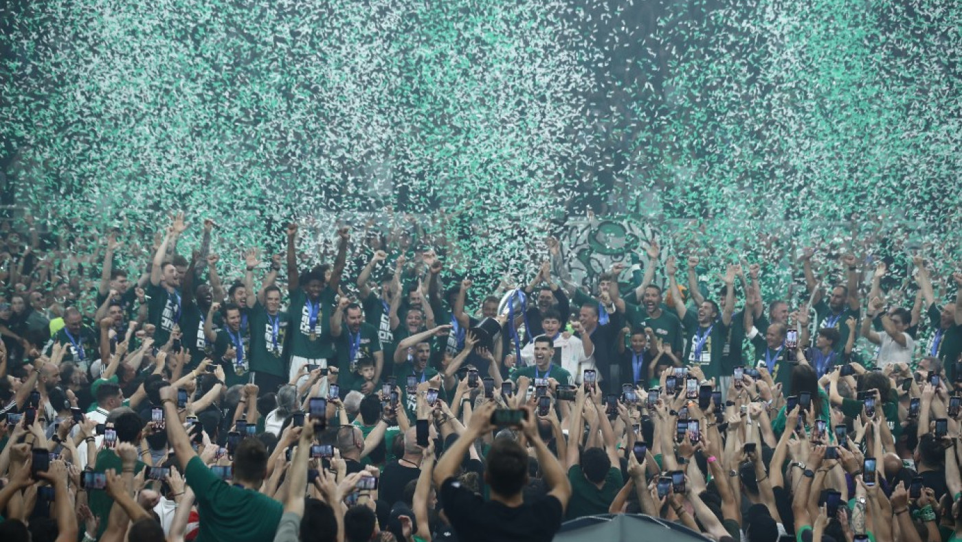 Η απονομή του 41ου πρωταθλήματος στον Παναθηναϊκό