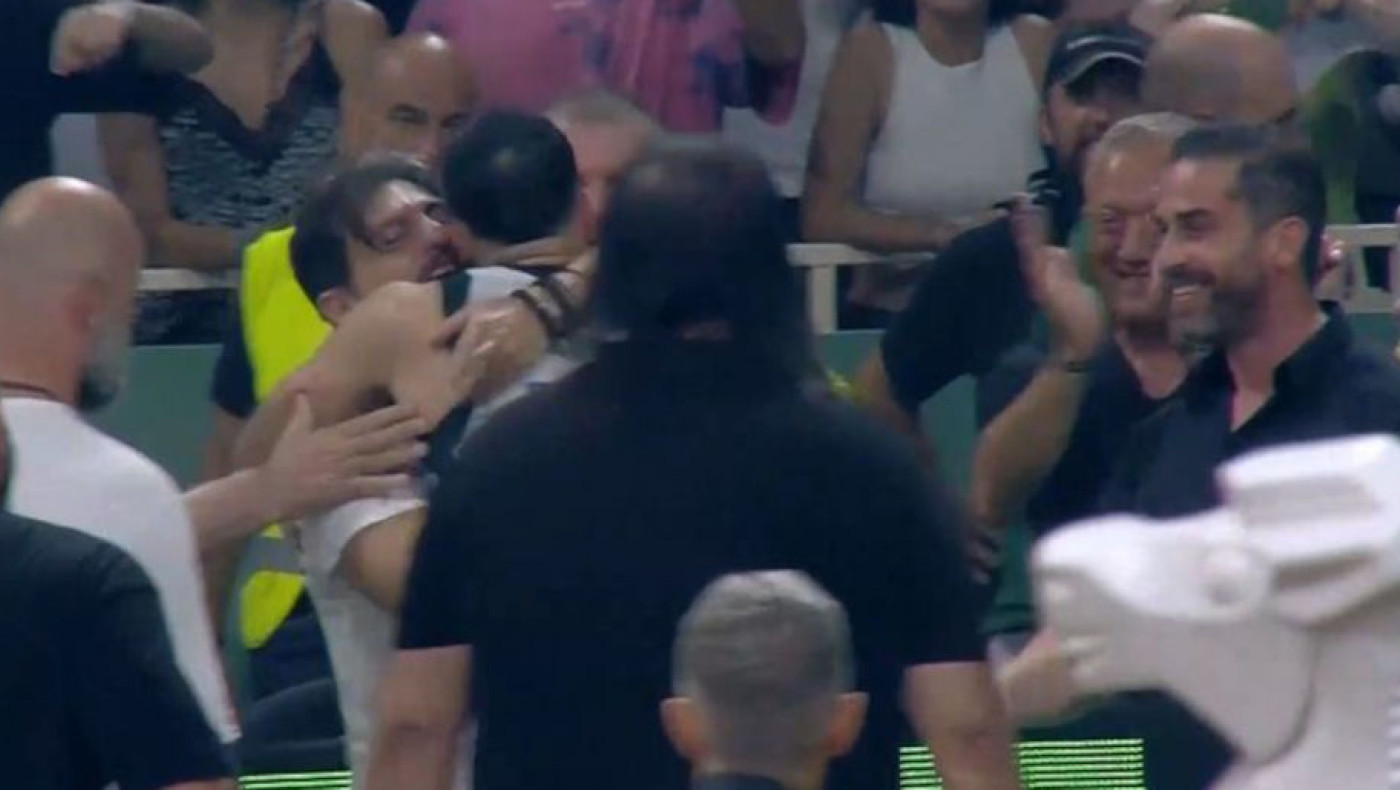 Παναθηναϊκός: «Χόρτο μαγικό» στο «φλεγόμενο» ΟΑΚΑ-Ξέφρενοι πανηγυρισμοί παικτών και κόσμου