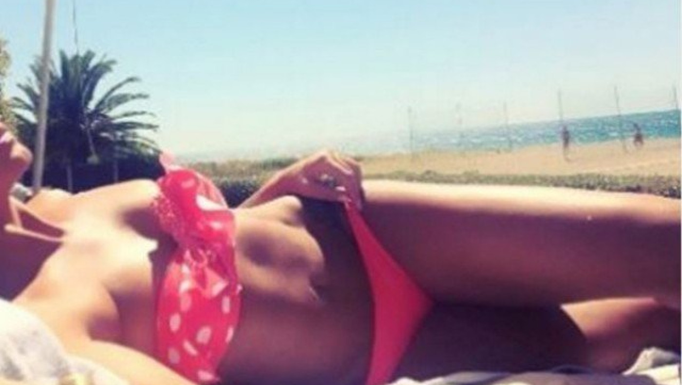 Ποια Ελληνίδα έκανε ηλιοθεραπεία και ανέβασε το θερμόμετρο στα ύψη!