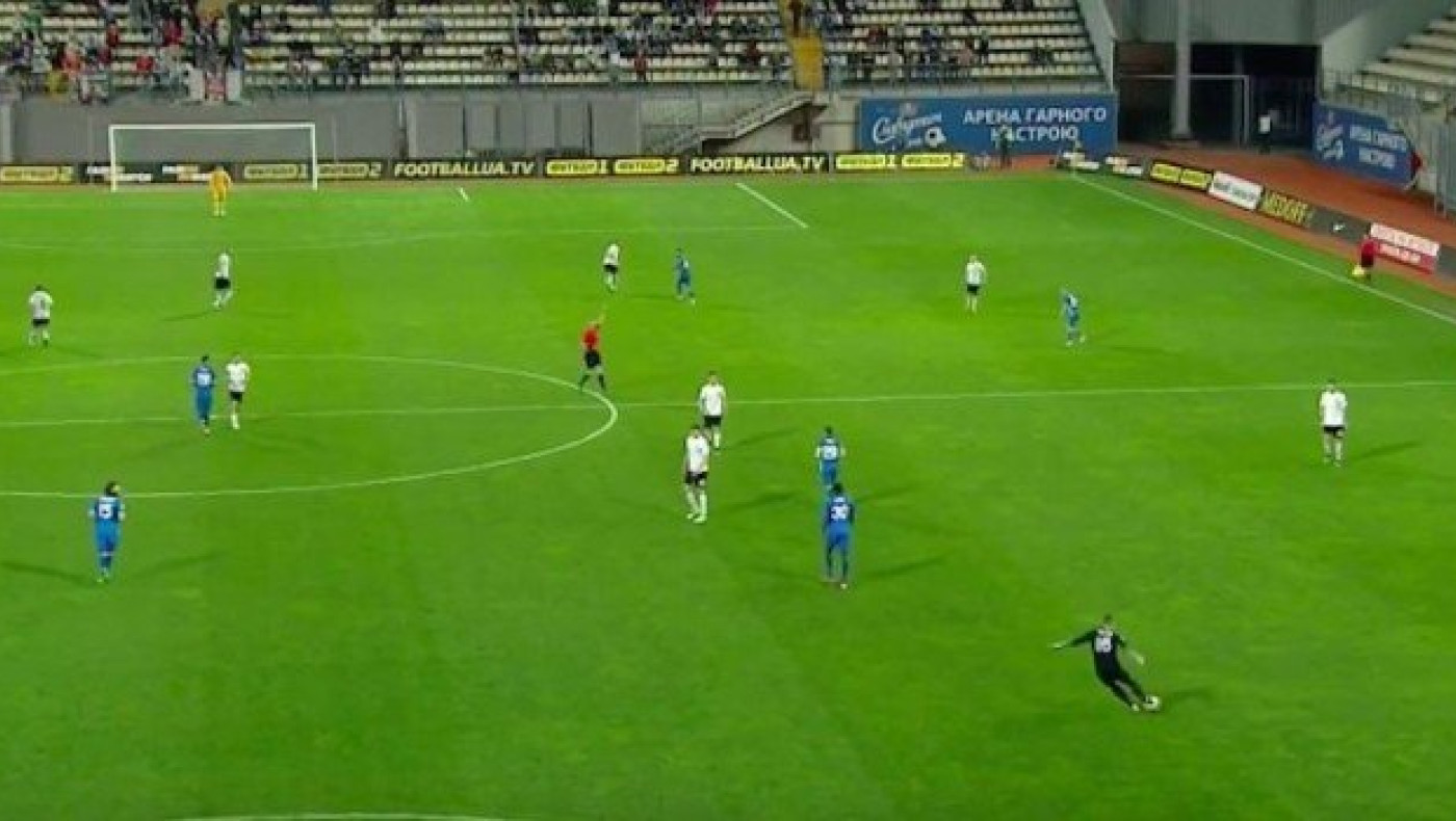 Σκόραρε από την περιοχή του, αλλά δεν μέτρησε! (video)