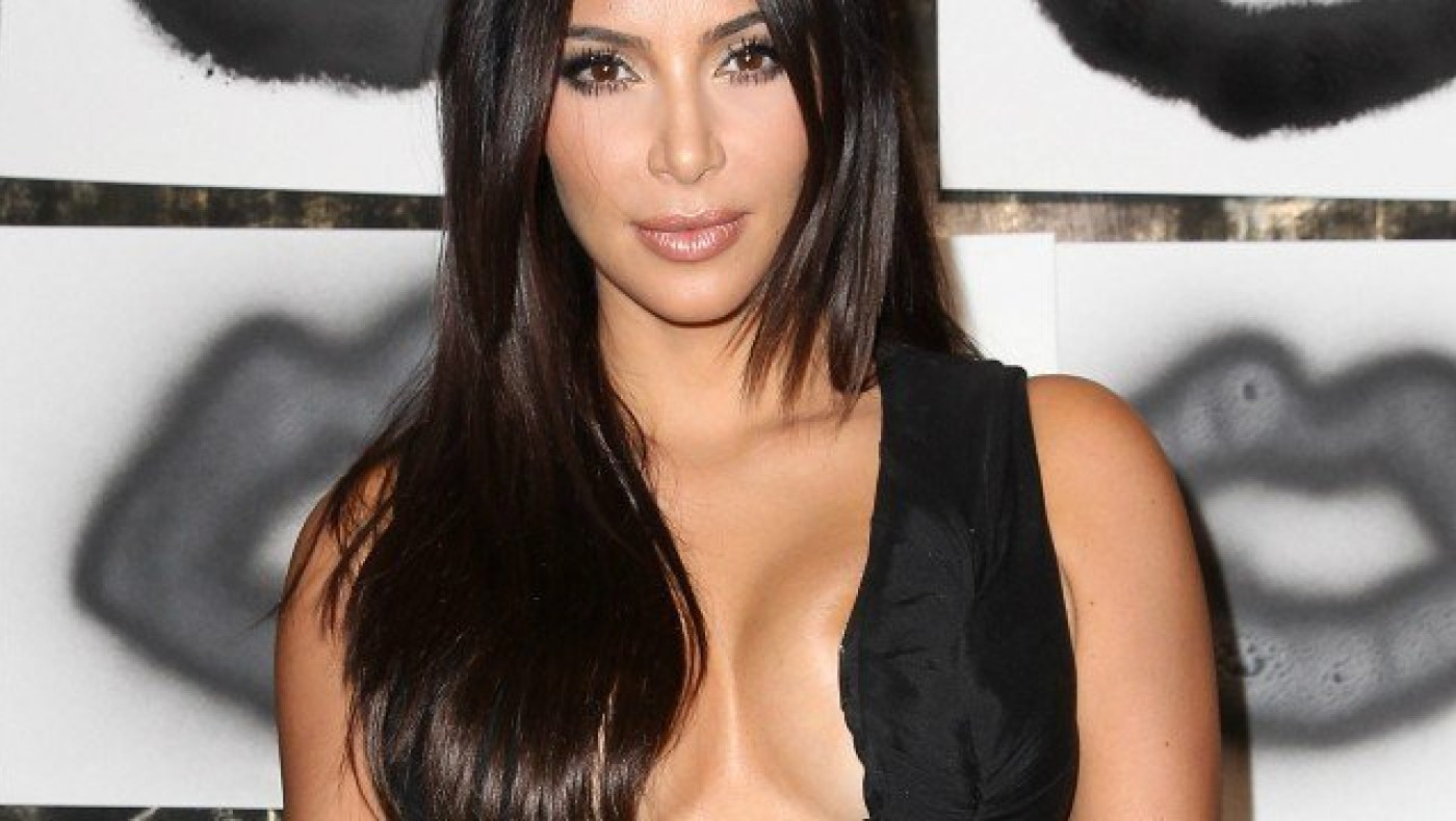 Κοντεύει να «εκραγεί» το στήθος της Κιμ Καρντάσιαν! (pics)