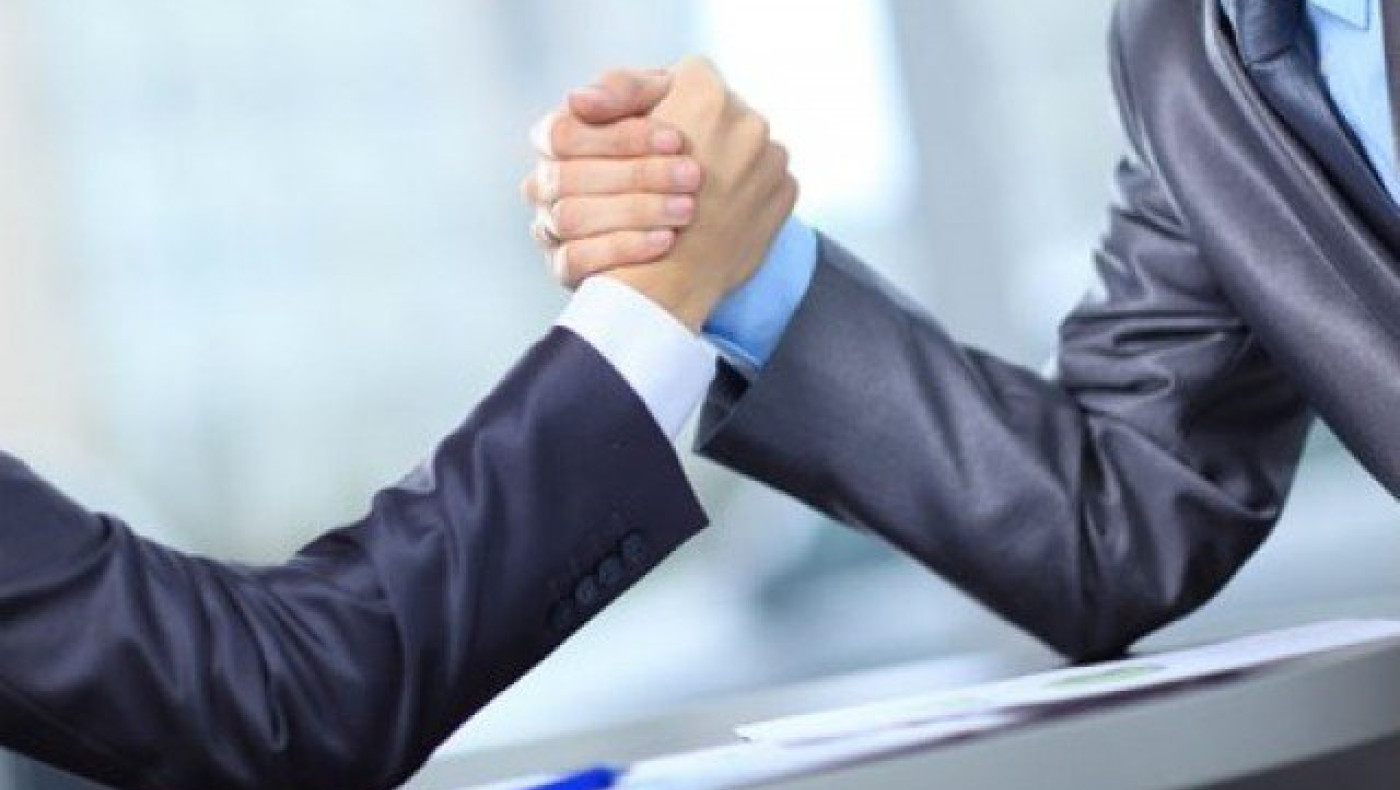 Παραμένει ανεξίτηλη η            αύρα της διαφθοράς