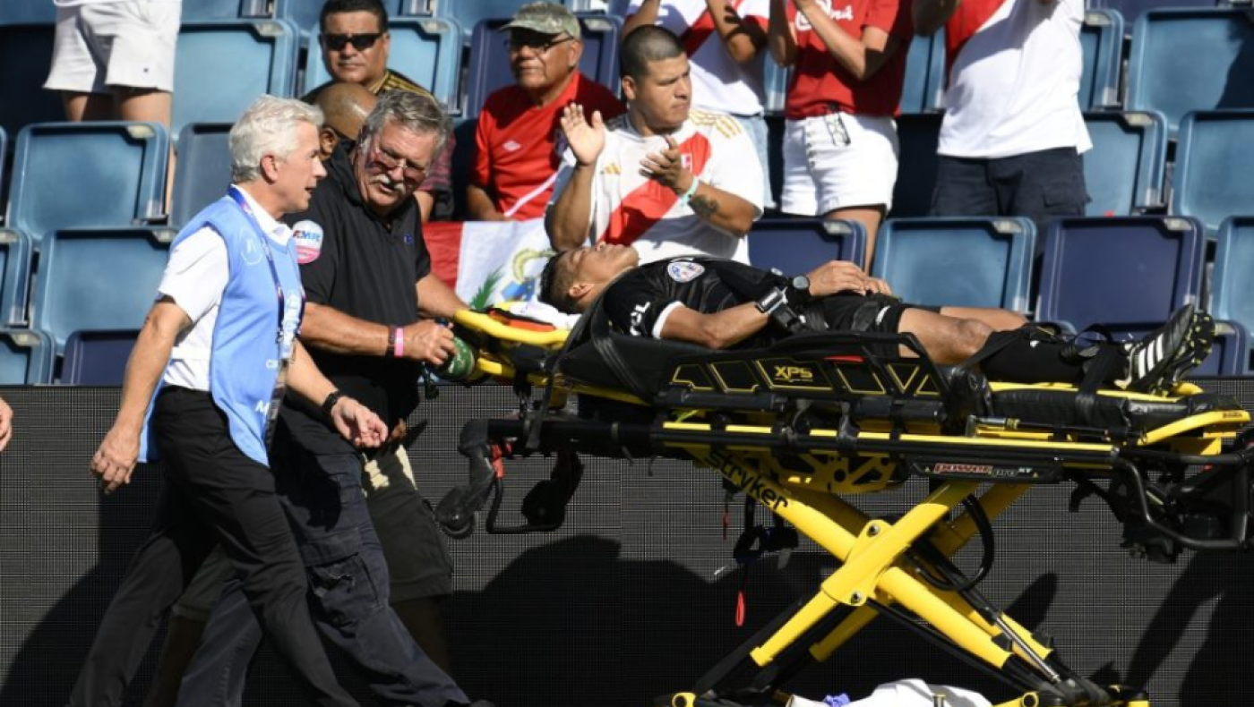 Σοκ στο Περού - Καναδάς, κατέρρευσε ο βοηθός διαιτητή