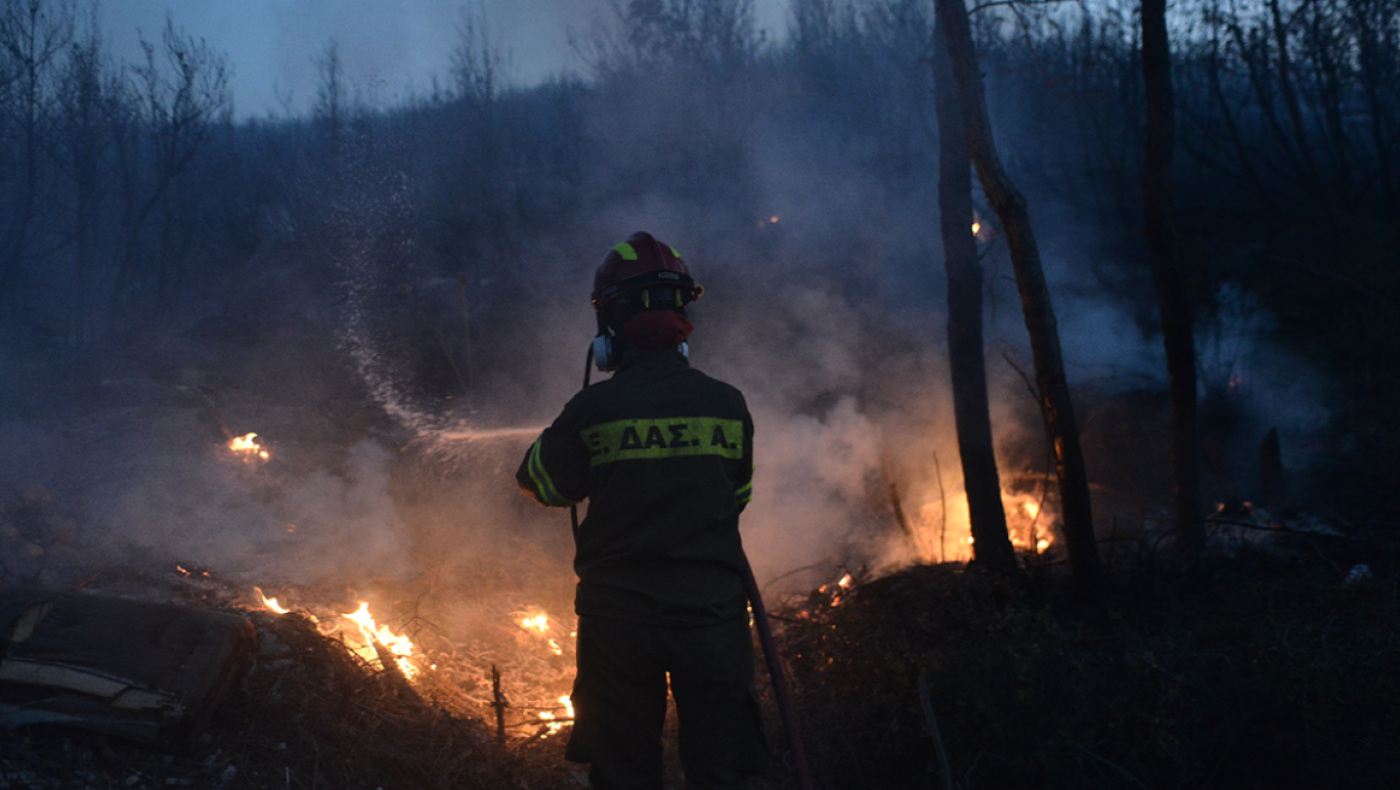 Φωτιά στη Σταμάτα: Καταγγελία για εμπρηστή ντυμένο πυροσβέστη
