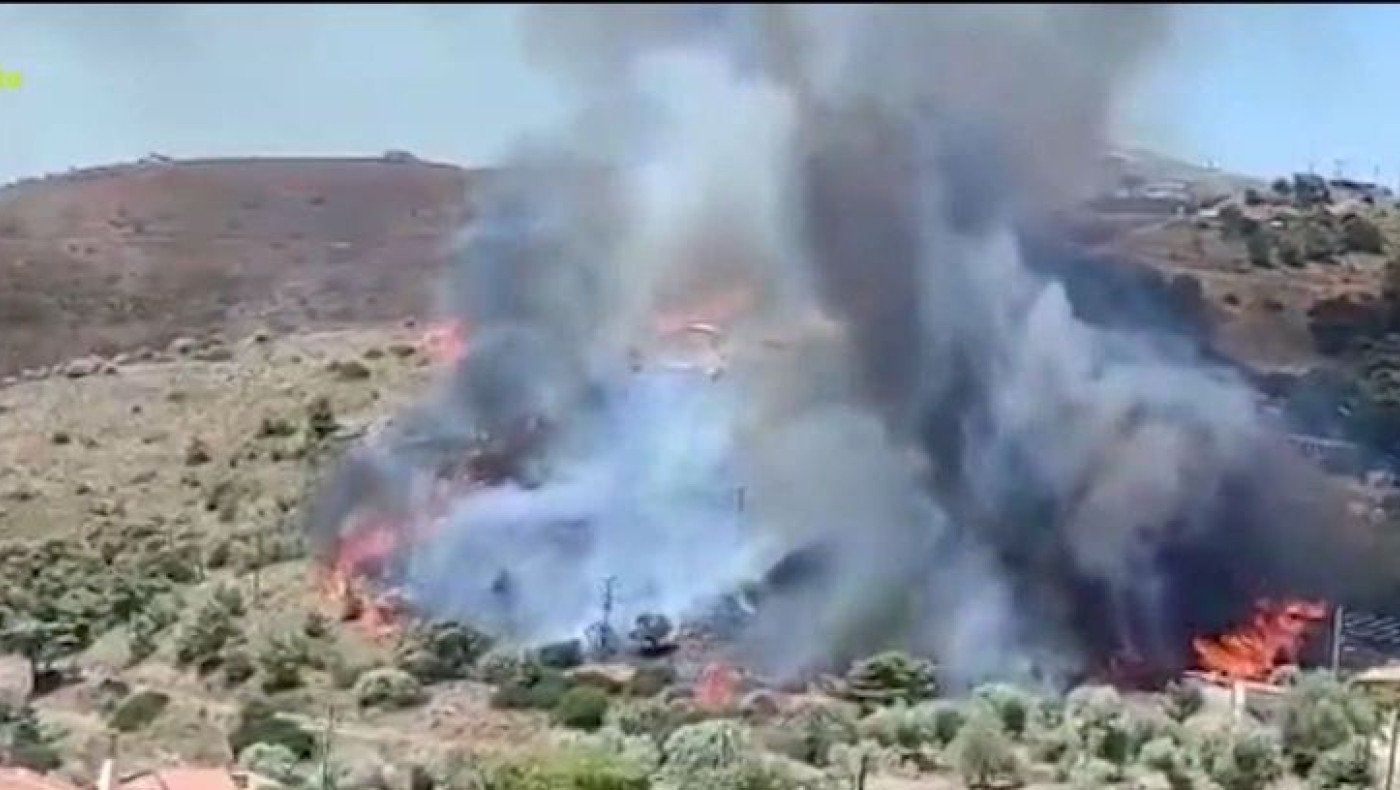 Αττική: Μεγάλη πυρκαγιά καίει κοντά σε σπίτια στην Κερατέα - Εκκενώθηκαν 4 οικισμοί