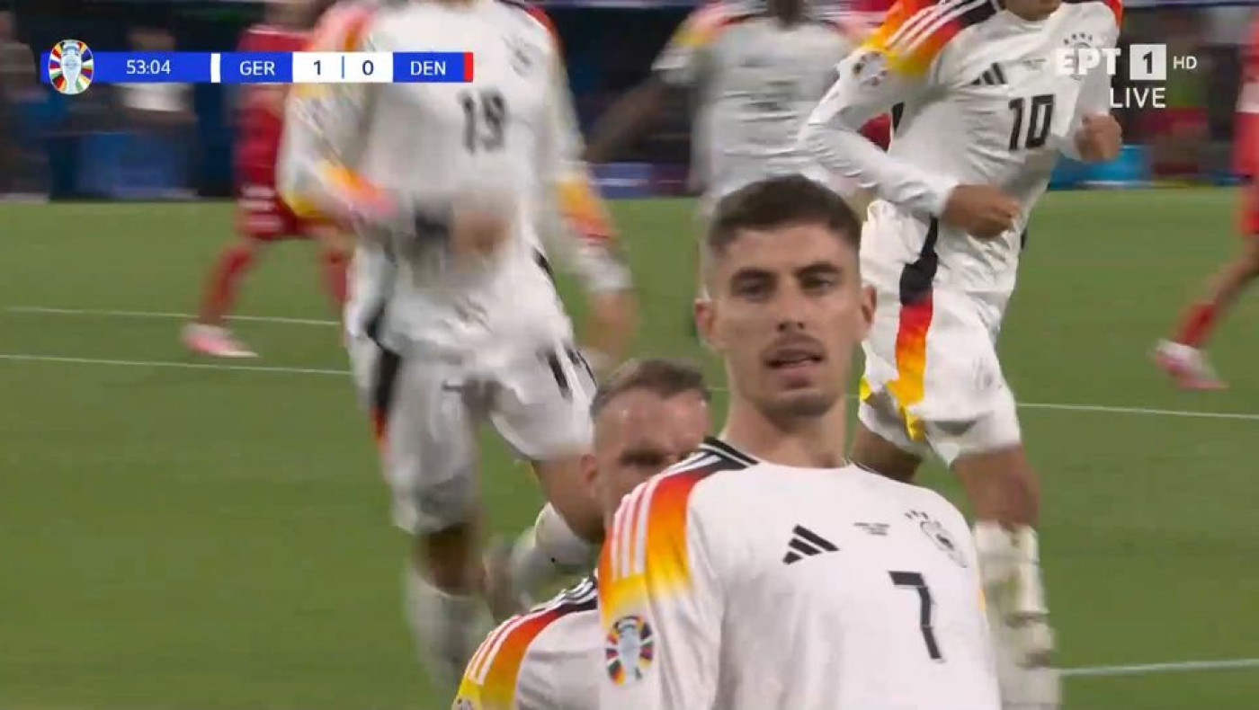 Ο Χάβερτς από την άσπρη βούλα βάζει μπροστά στο σκορ την Γερμανία κόντρα τη Δανία (1-0)