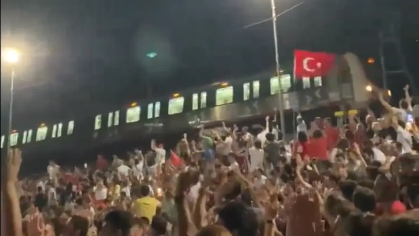 EURO 2024 - Τουρκία: Οδηγός τρένου φρέναρε για να... δει το ματς με την Αυστρία