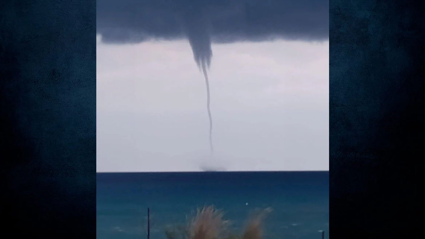 Χαλκιδική: Απίστευτος υδροσίφωνας στην παραλία Σάρτη