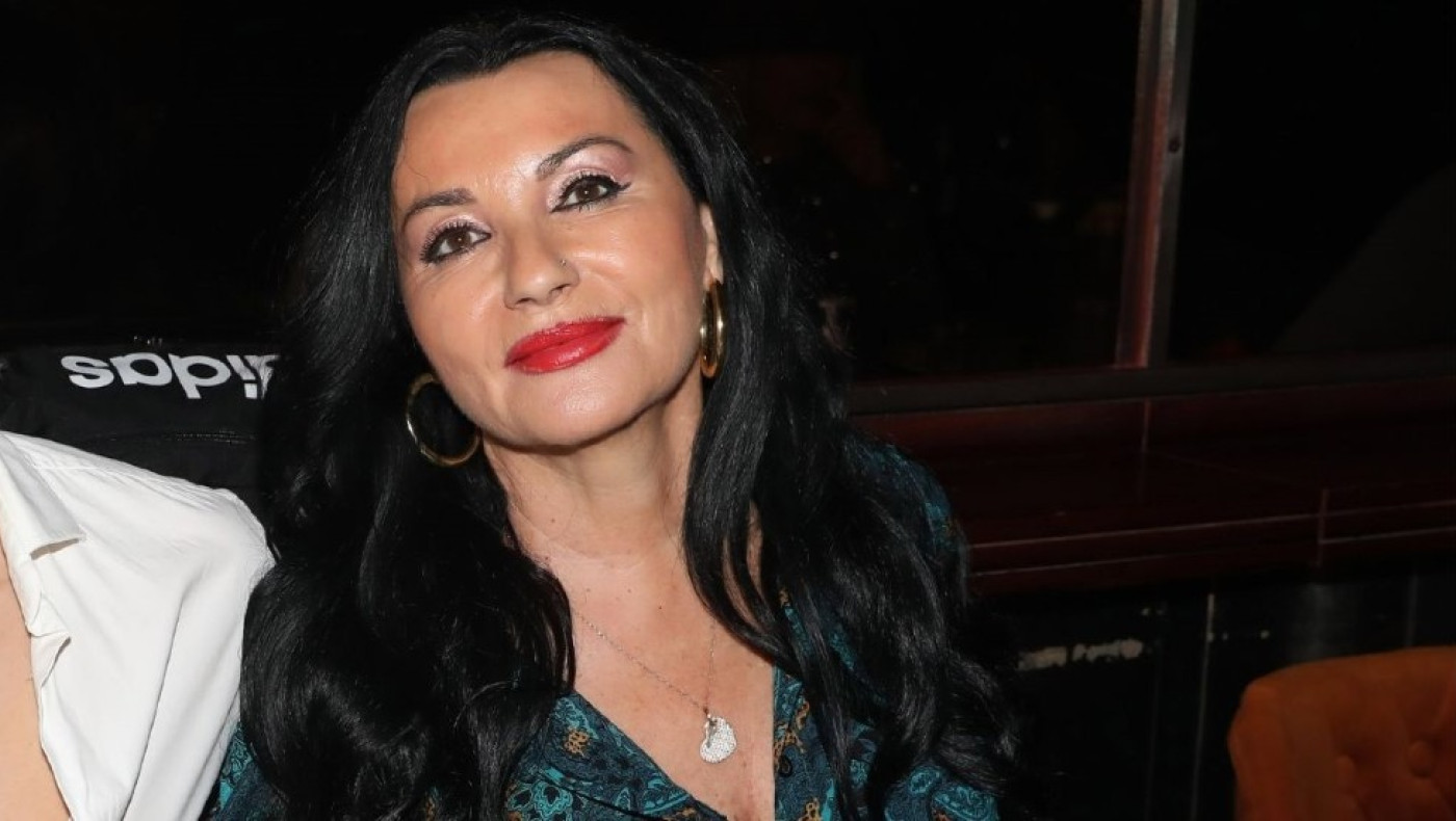 Πόπη Μαλλιωτάκη: Ποζάρει τόπλες στις διακοπές της στην Κρήτη