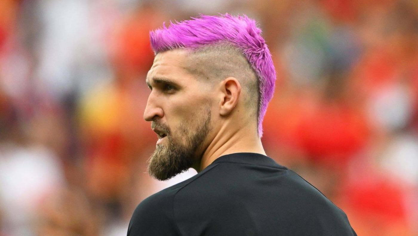 Λέμαν: Απαράδεκτη επίθεση σε Άντριχ για το ροζ μαλλί – «Μπορεί να νιώθει γυναίκα...»