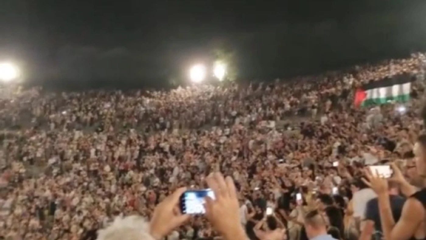 «Λευτεριά στην Παλαιστίνη», φώναξαν χιλιάδες θεατές στην Επίδαυρο