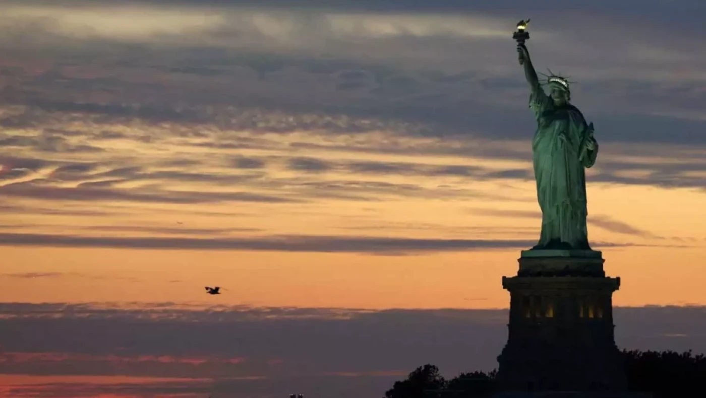 Νέα Υόρκη: Μετεωρίτης «ξύρισε» το Άγαλμα της Ελευθερίας (vid)