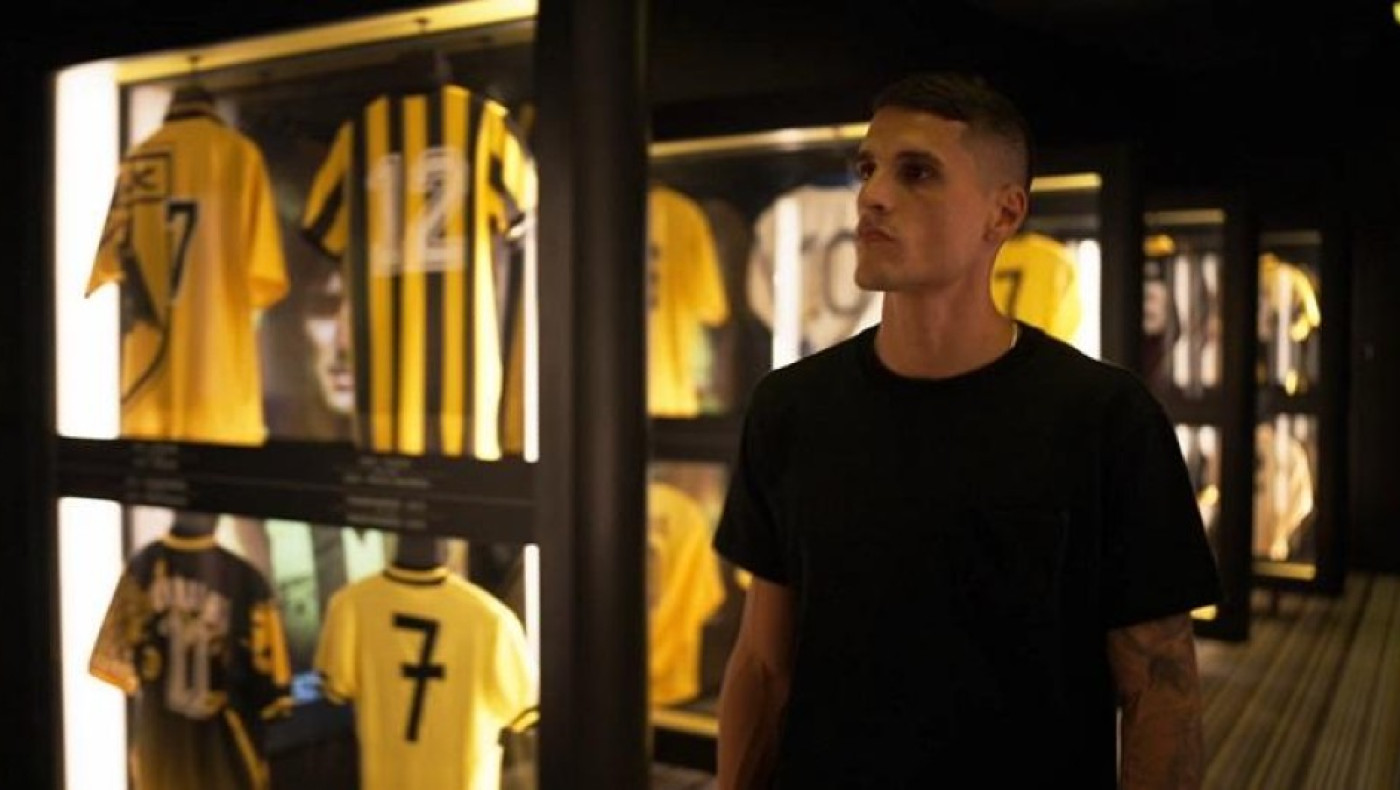 ΑΕΚ: Ο Λαμέλα αποκάλυψε τη φανέλα  της νέας σεζόν (vid)