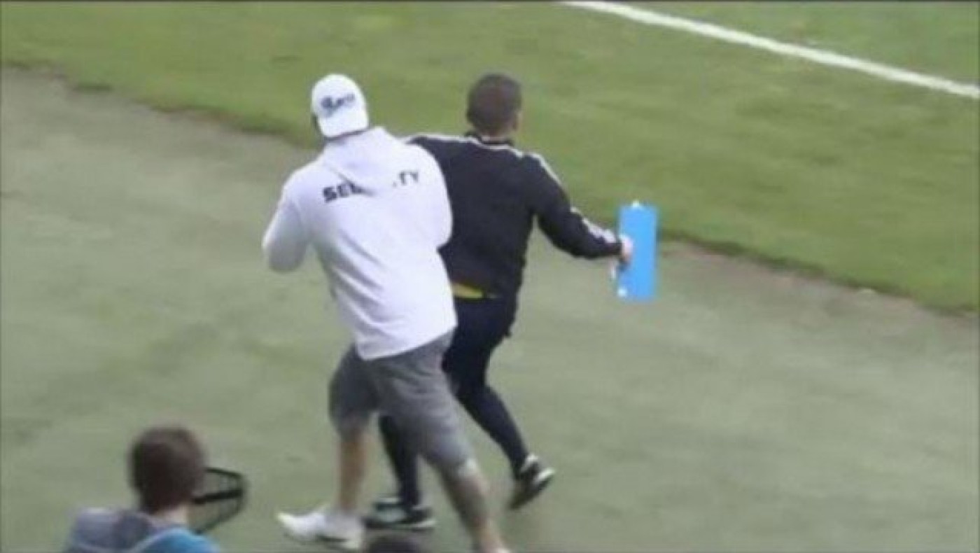 Σουρωμένος διαιτητής, τρέκλιζε την ώρα του αγώνα (vid)