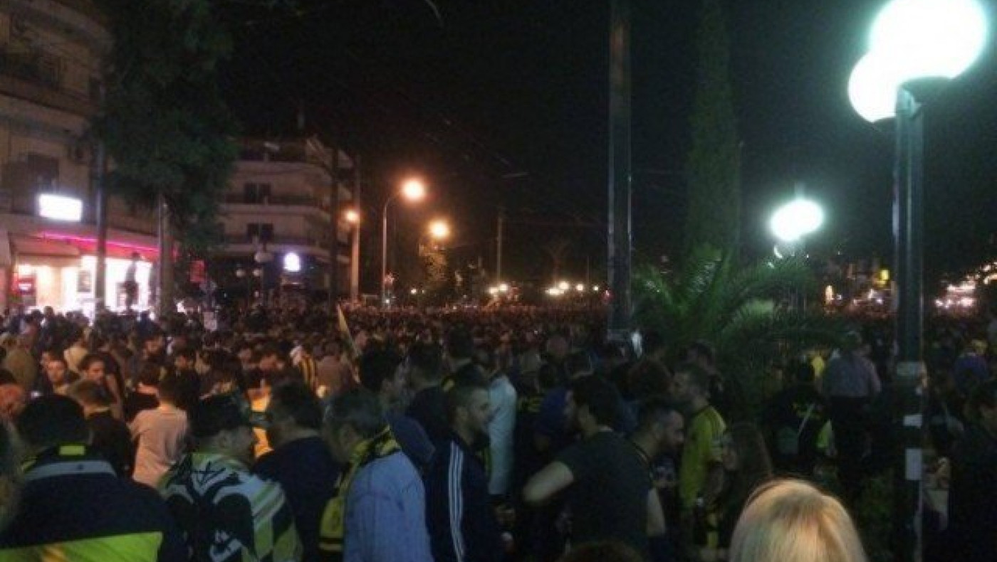 «Κάηκε» η Νέα Φιλαδέλφεια από τους οπαδούς της ΑΕΚ (vids)