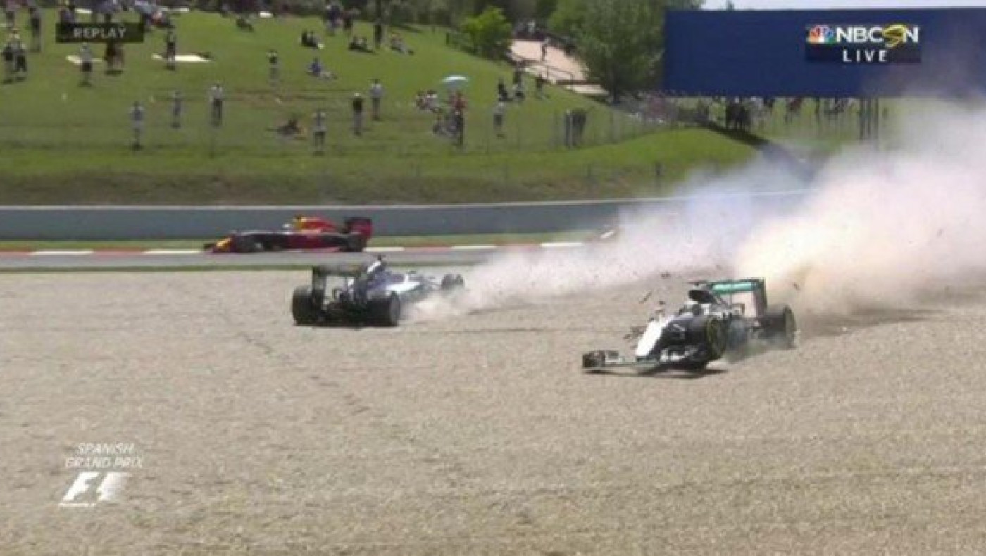 Συγκρούστηκαν στην πρώτη στροφή και εγκατέλειψαν οι Mercedes! (video)