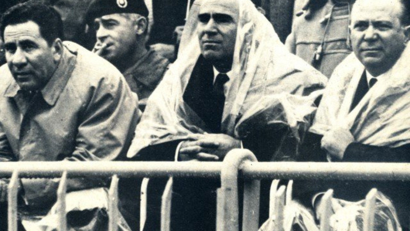 Η κυβέρνηση καταστρέφει         «το όπιο του λαού»