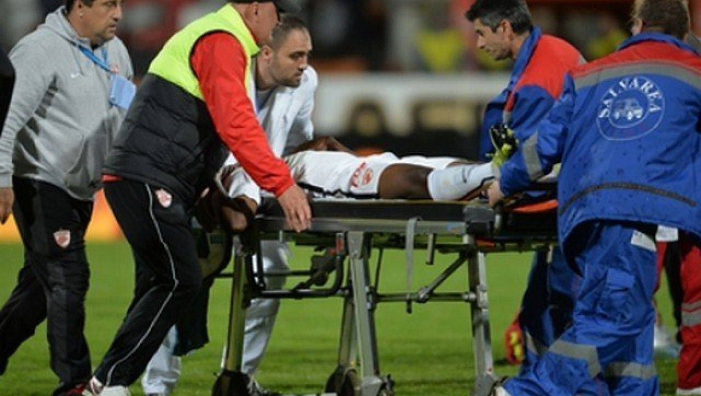 Παγκόσμια θλίψη: Κατέρρευσε στο γήπεδο και πέθανε ο Πατρίκ Εκένγκ!