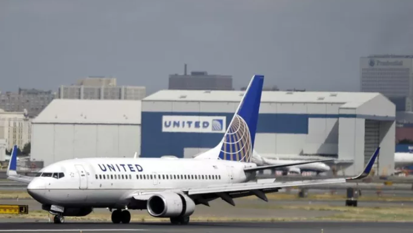 Αεροπλάνο άλλαξε πορεία λόγω... «βιολογικού κινδύνου»