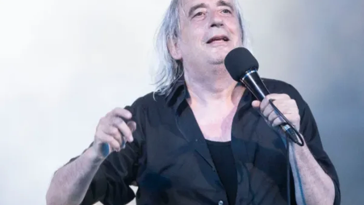 Ο Γιάννης Αγγελάκας ακυρώνει τις καλοκαιρινές συναυλίες για λόγους υγείας﻿!