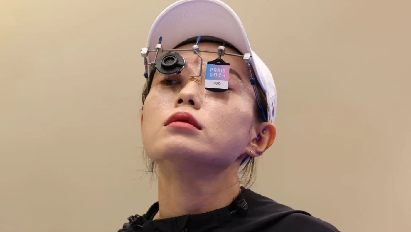 Η Νοτιοκορεάτισσα με το καθηλωτικό βλέμμα και ο άνετος Τούρκος που έγιναν viral στη σκοποβολή