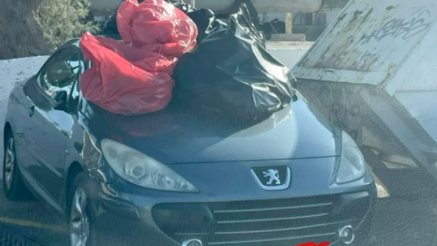 Πάρκαρε μπροστά από κάδο και του έβαλαν σκουπίδια στο καπό