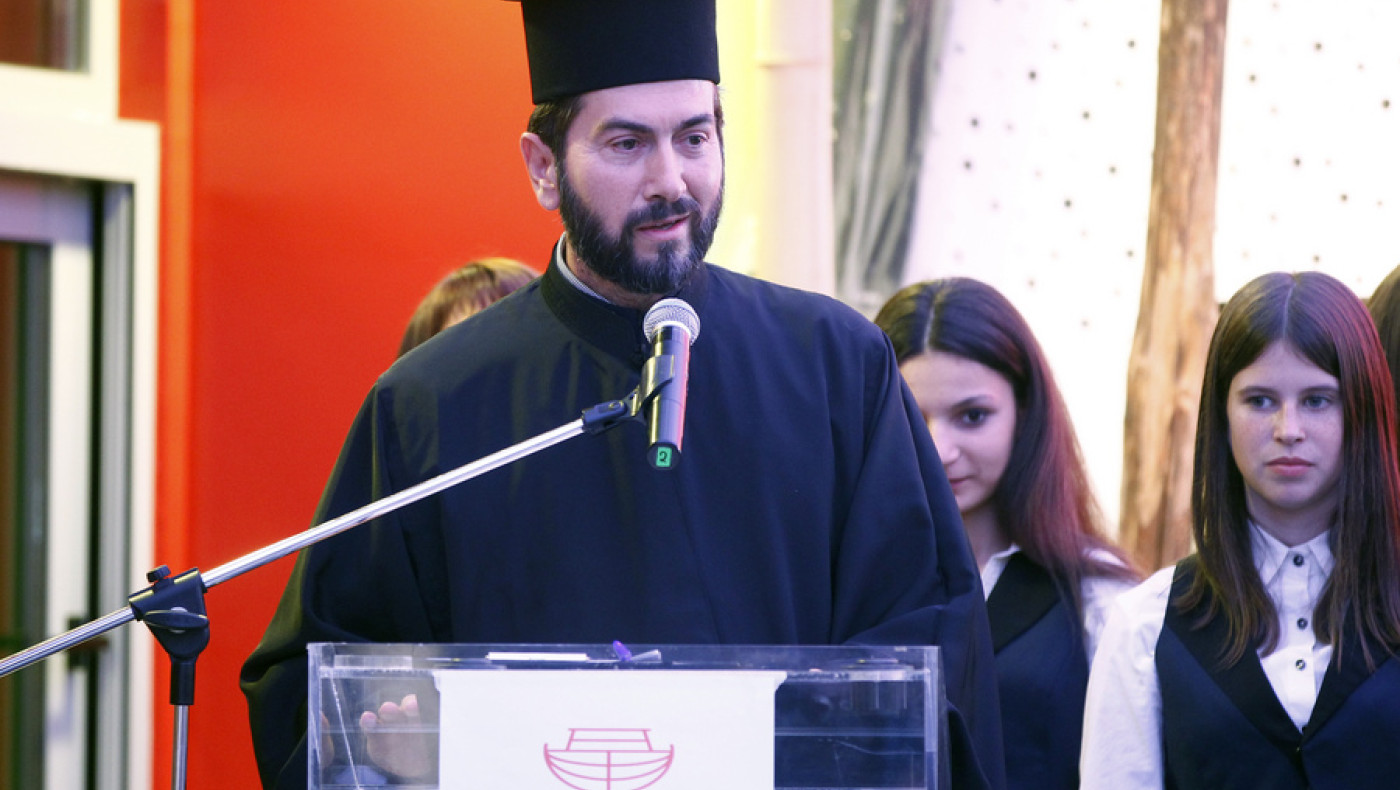 «Κόβεται» από τα σχολικά εγχειρίδια κάθε αναφορά στον Πατέρα Αντώνιο