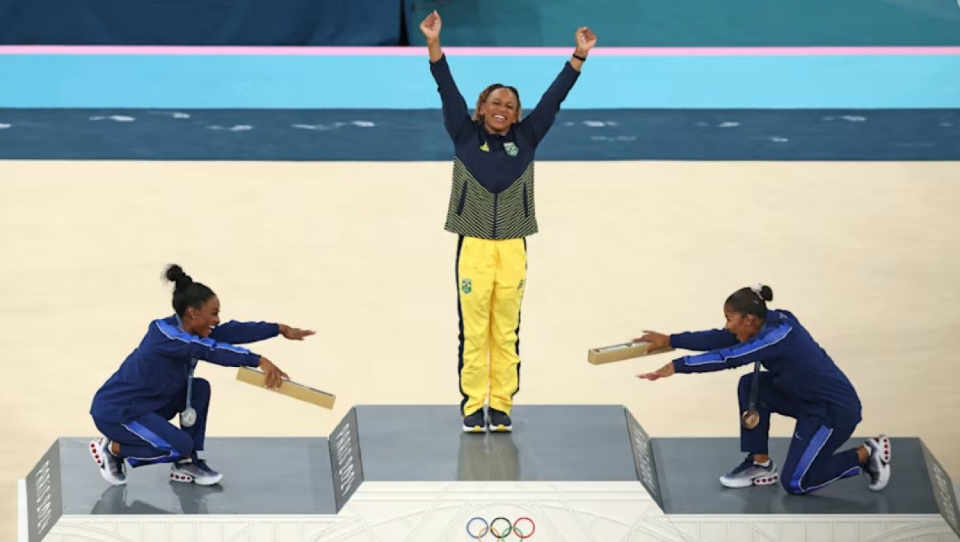 Ολυμπιακοί Αγώνες-Ιστορική στιγμή: Μπάιλς και Τσάιλς υποκλίθηκαν στη «χρυσή» Ρεμπέκα Αντράντε (pic)
