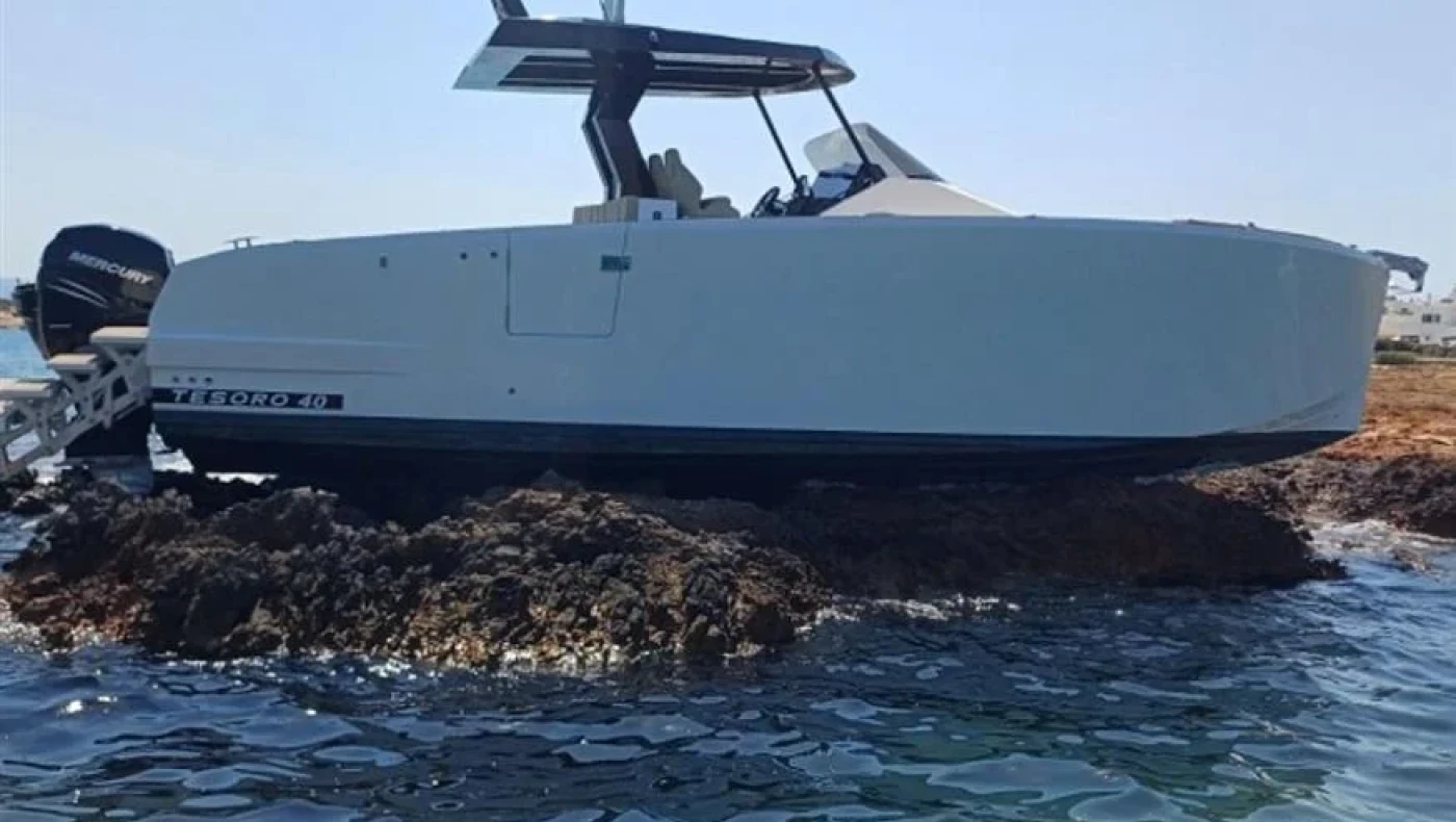 Πάρος: Σκάφος... πάρκαρε στη στεριά!