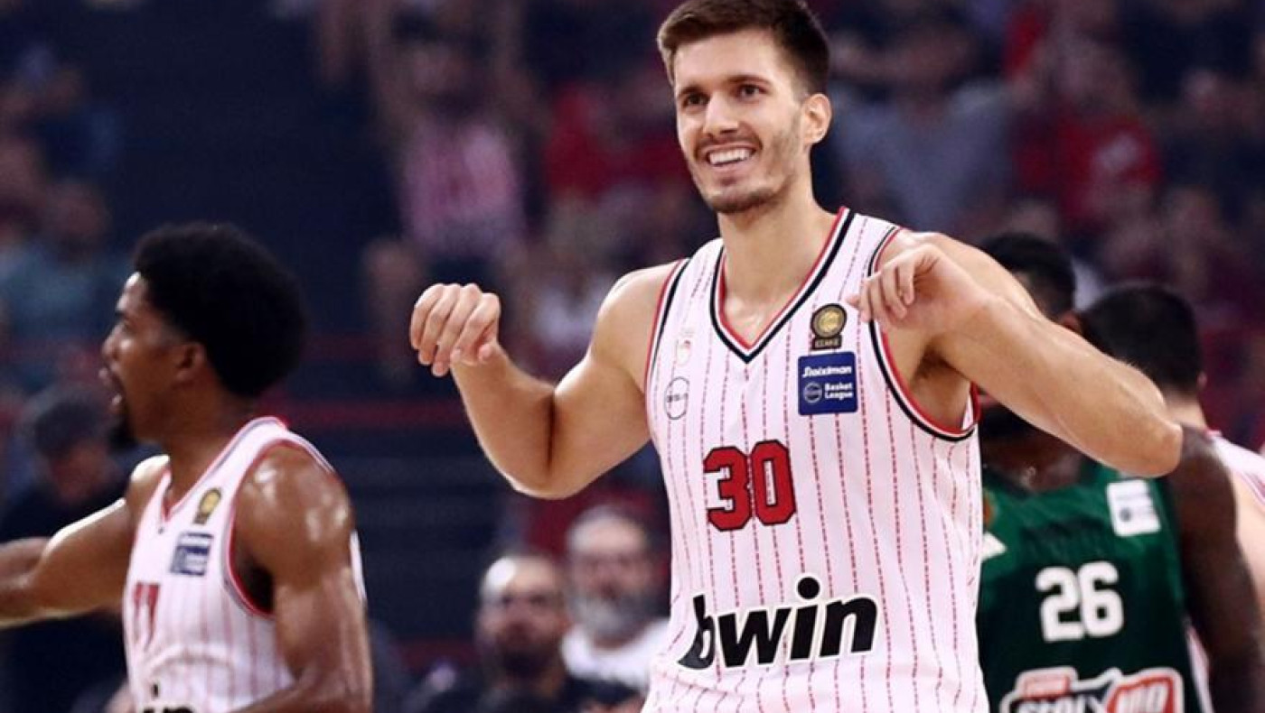 Ολυμπιακός: Επίσημα στον Ερυθρό Αστέρα ο Φιλίπ Πετρούσεφ