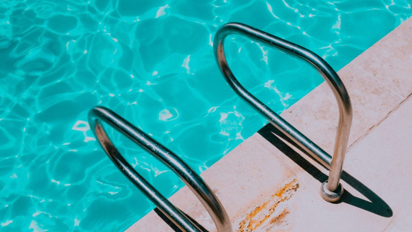 Χαλκιδική: Η 8χρονη πνιγόταν και η ναυαγοσώστρια... χόρευε! (vid)