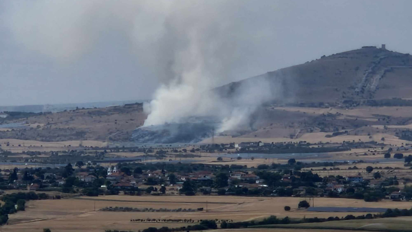 Μεγάλη φωτιά στα Πετρανά Κοζάνης - Έκλεισε ο δρόμος προς τα Σέρβια