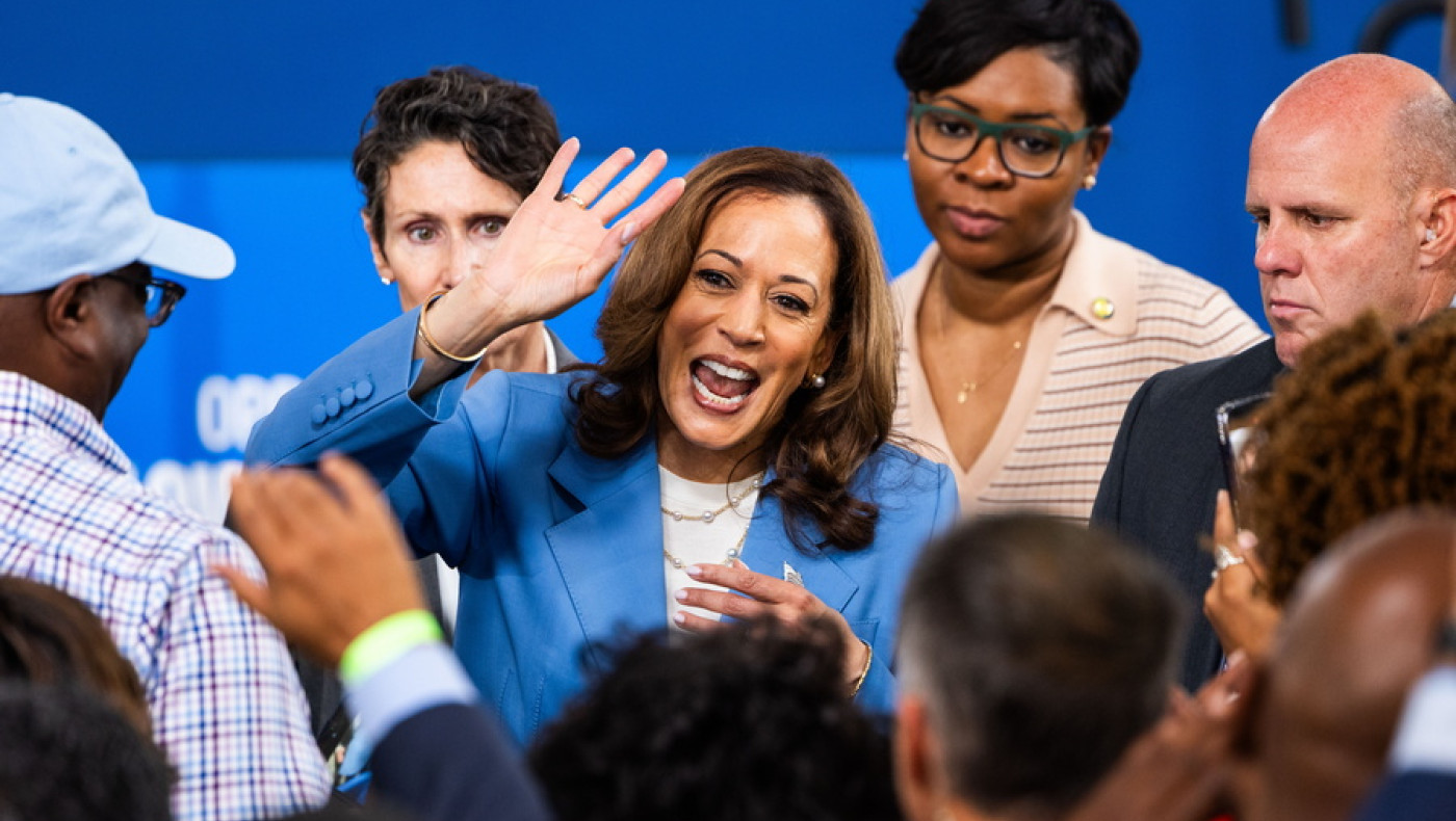 Viral οι ερωτικές φωτογραφίες... Τραμπ και Χάρι (vids)