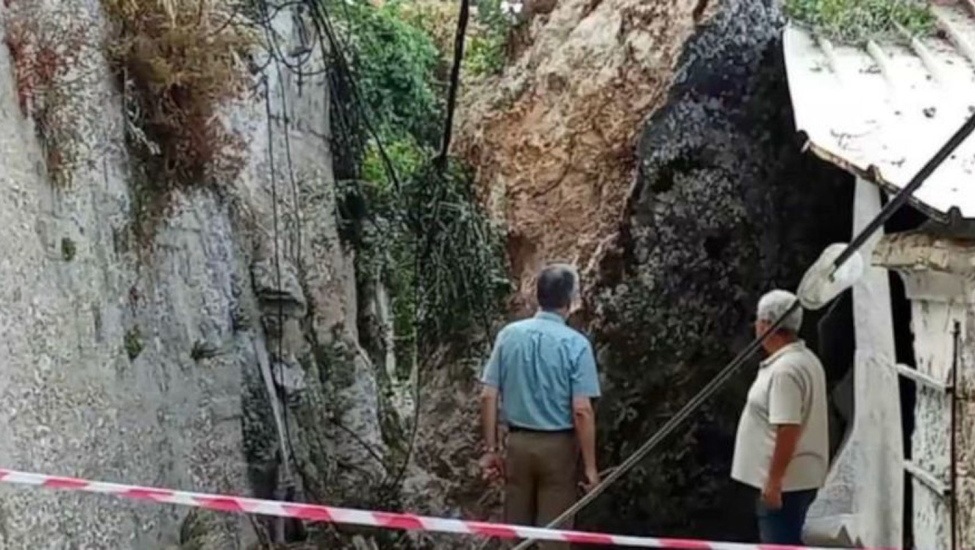 Κέρκυρα: Τεράστιος βράχος αποκολλήθηκε και έπεσε μέσα σε χωριό-Δείτε το video