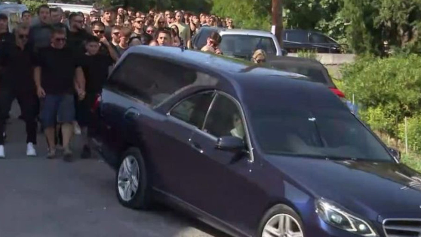 Βέροια: Σε κλίμα οδύνης η κηδεία του 19χρονου που σκοτώθηκε σε λούνα παρκ