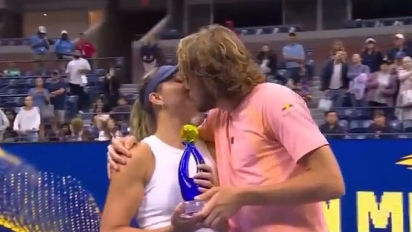 Στέφανος Τσιτσιπάς και Πάουλα Μπαντόσα φιλήθηκαν μέσα στο κορτ (vid)