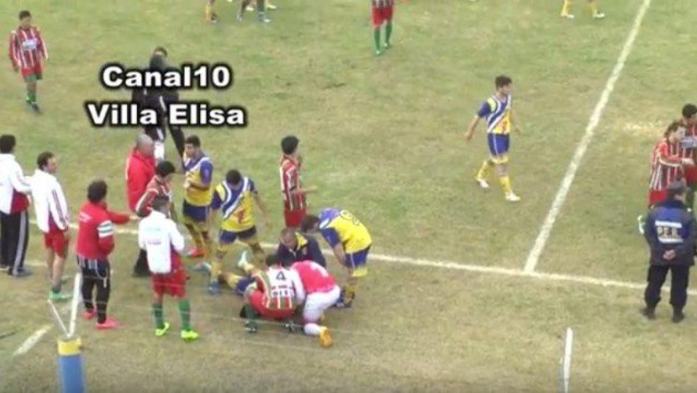 Ποδοσφαιριστής πέθανε στο γήπεδο από γροθιά στο κεφάλι (vid)