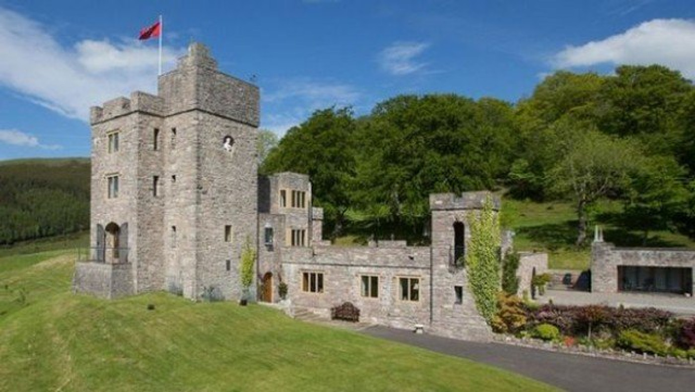 Αυτό το κάστρο θέλει να αγοράσει στο Μάντσεστερ ο Μουρίνιο! (pics)