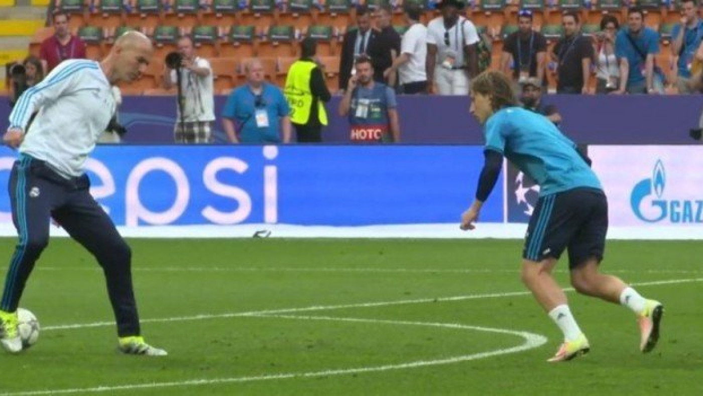 Ο Ζιντάν κάνει μαγικό στο ζέσταμα πριν τον τελικό! (video)