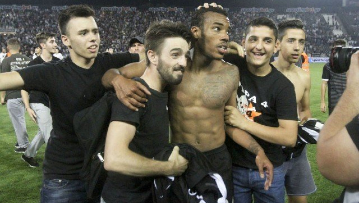 Με        το       σπαθί   του     την     πρωτιά!