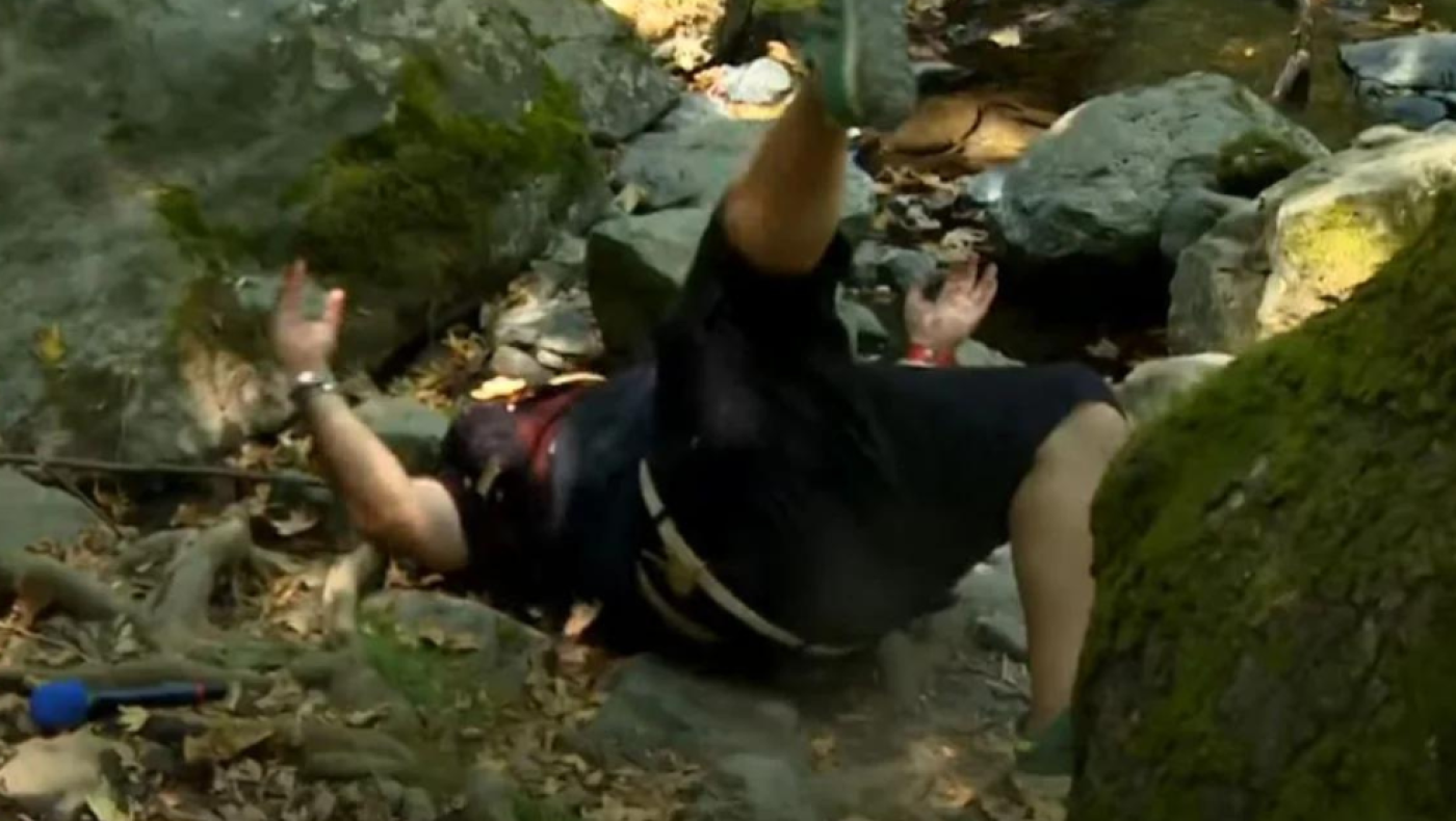 Η επική τούμπα του Γρηγόρη Αρναούτογλου στα γυρίσματα του «Road Show»