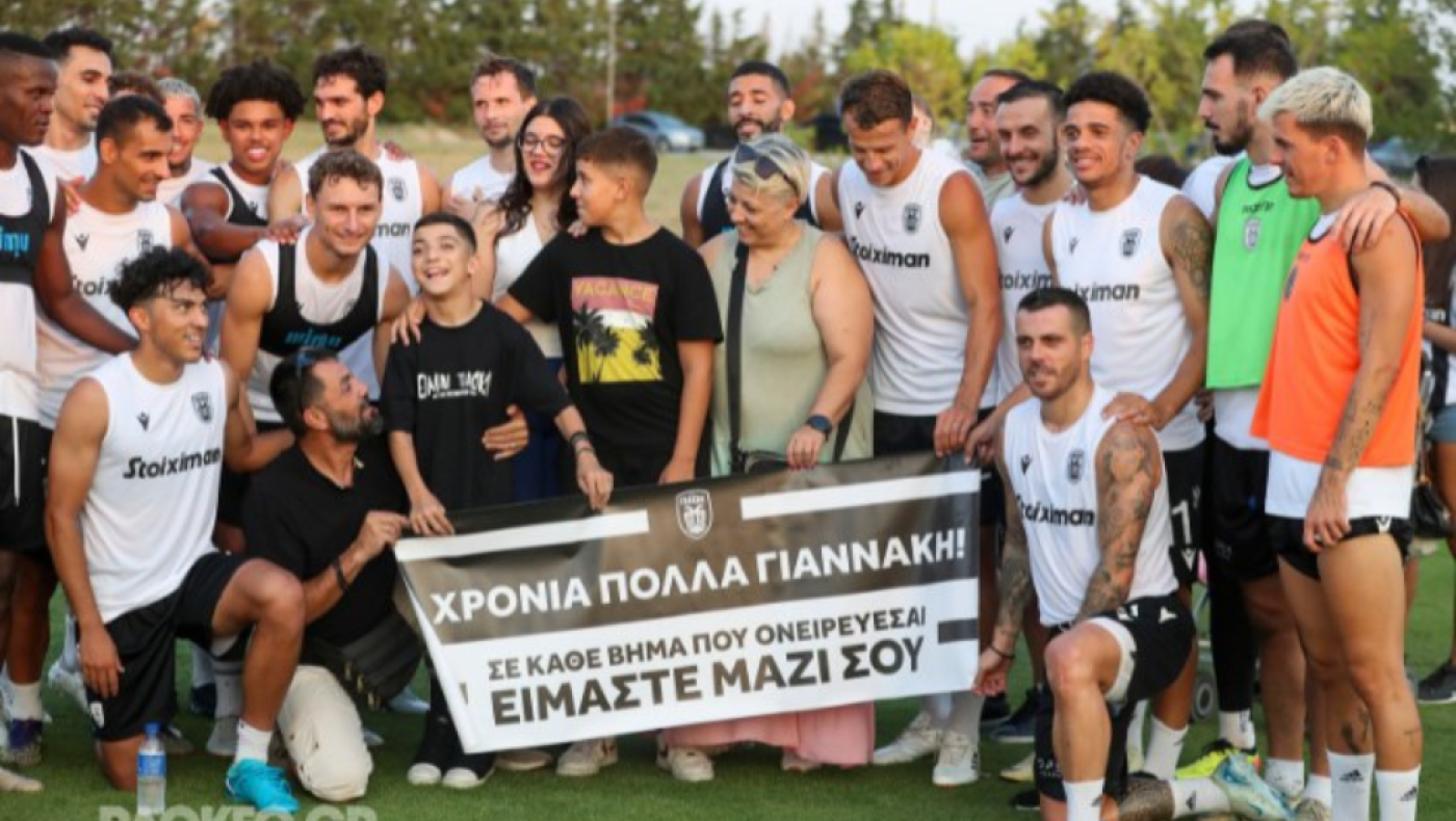 Στην προπόνηση του ΠΑΟΚ για τα γενέθλια του ο μικρός Γιάννης!