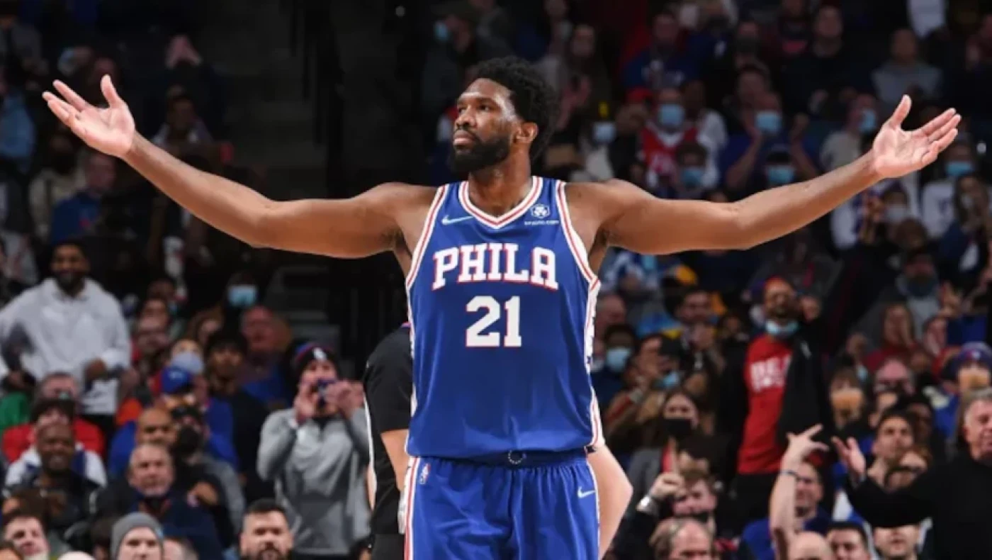 ΝΒΑ: «Καμπάνα» τριών αγωνιστικών σε Εμπίντ-Επιτέθηκε σε δημοσιογράφο