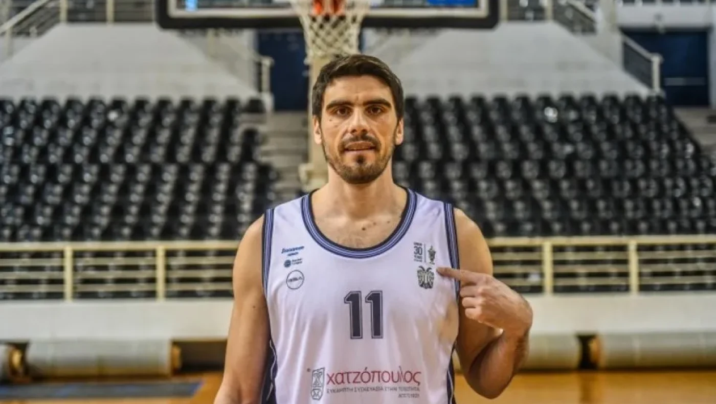 Το απίθανο τρίποντο του Μαργαρίτη από το κέντρο!