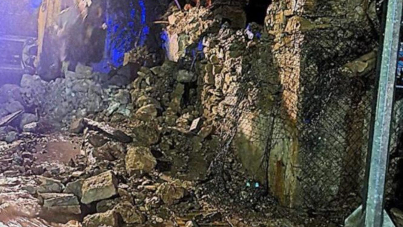 Κακοκαιρία «Atena»-Προβλήματα στη Ζάκυνθο: Κατέρρευσε τμήμα τοίχου