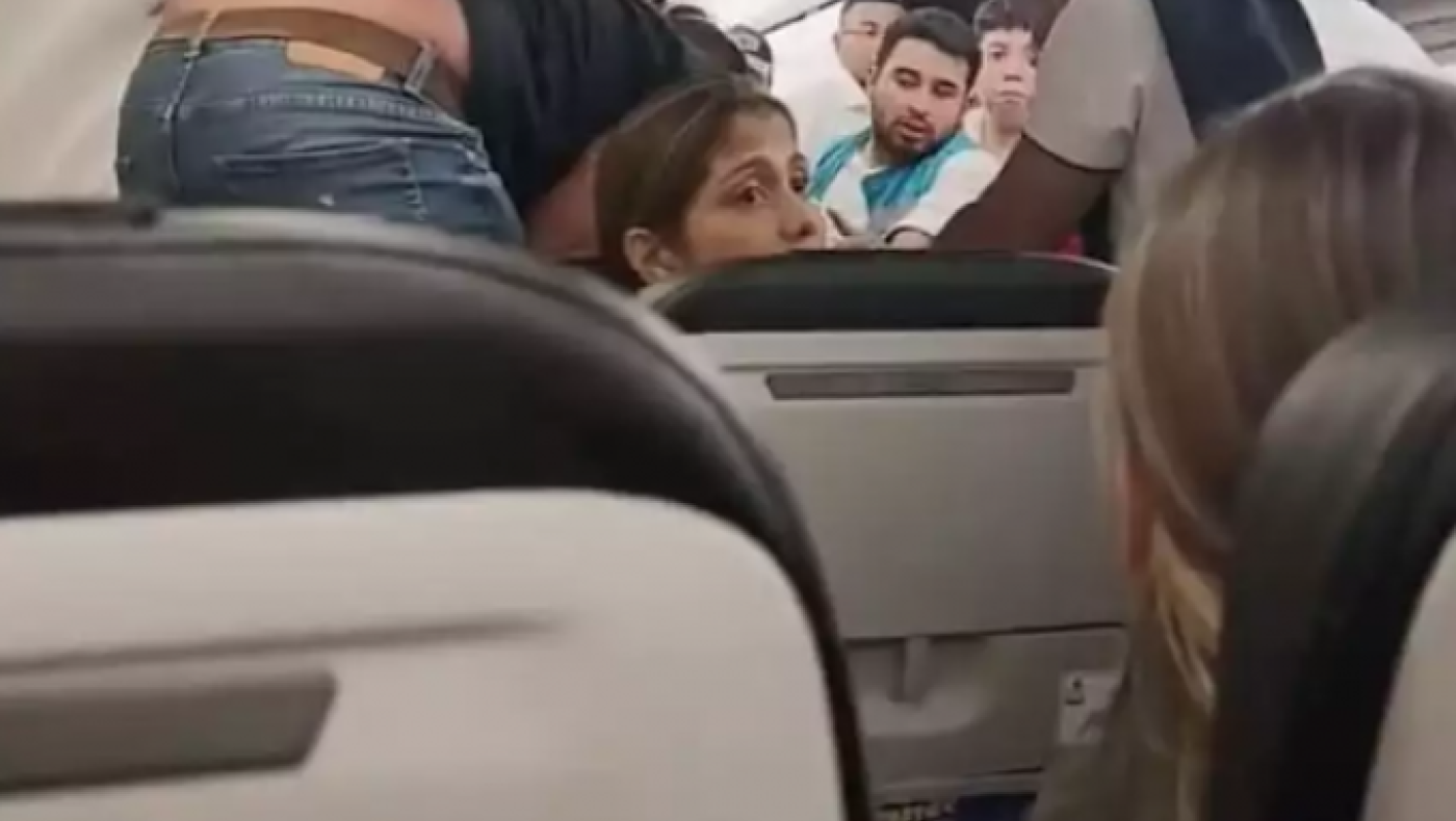 Βίντεο-σοκ: Αεροπλάνο «χτυπήθηκε» από τροπική καταιγίδα