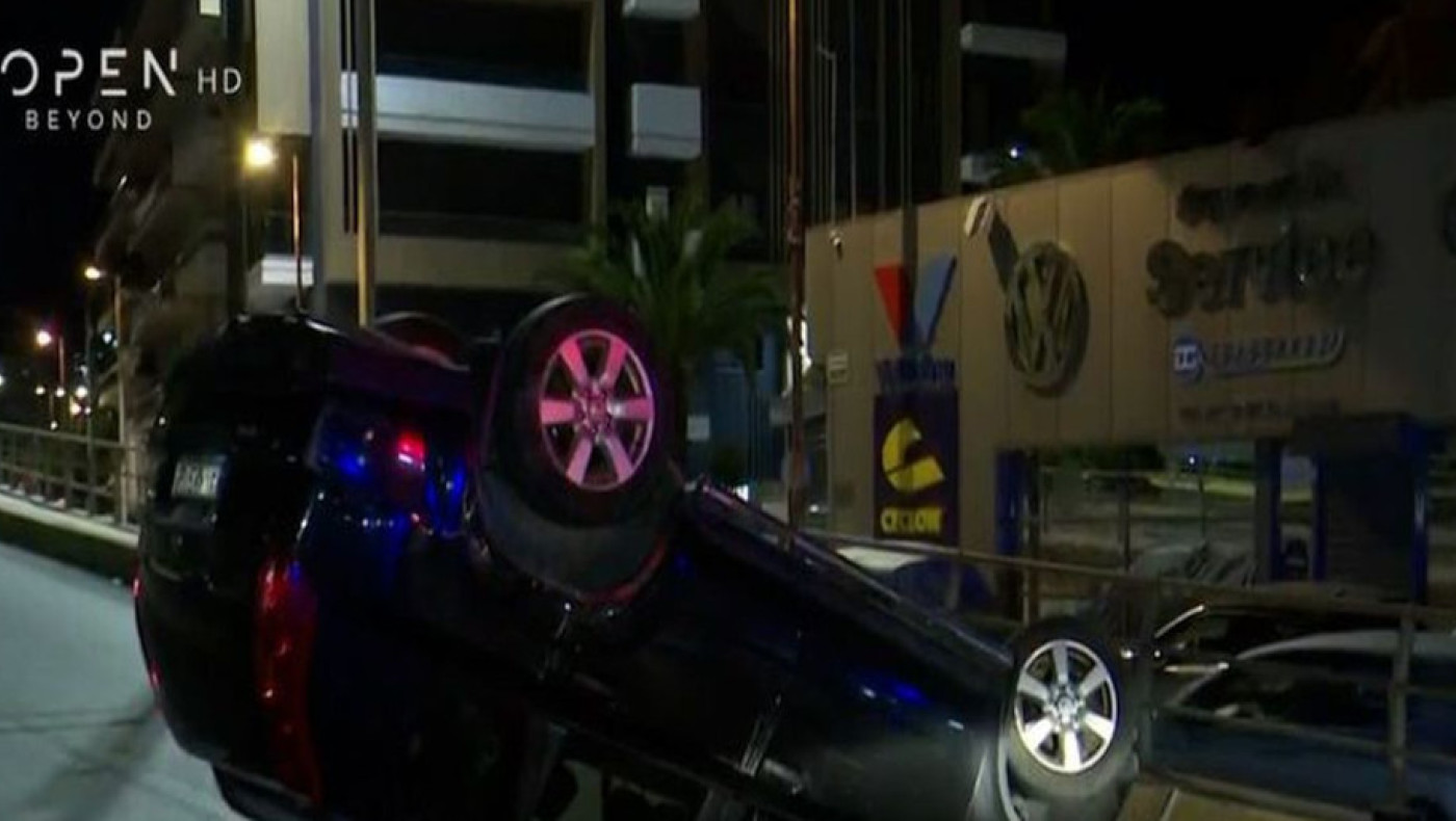 Καλλιθέα: Αυτοκίνητο τούμπαρε πάνω στη γέφυρα