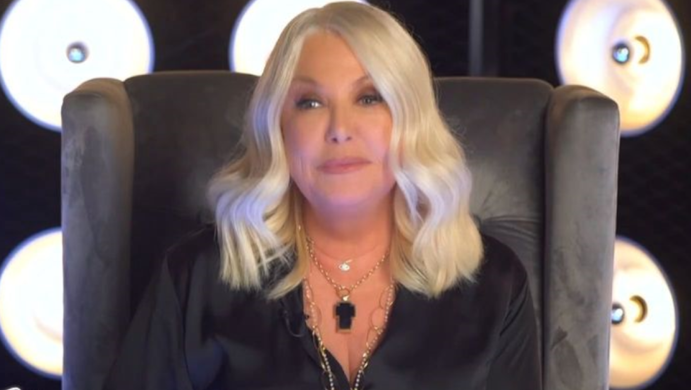 Ποιος παρουσιαστής περιορίζει την επιστροφή της Ρούλας Κορομηλά