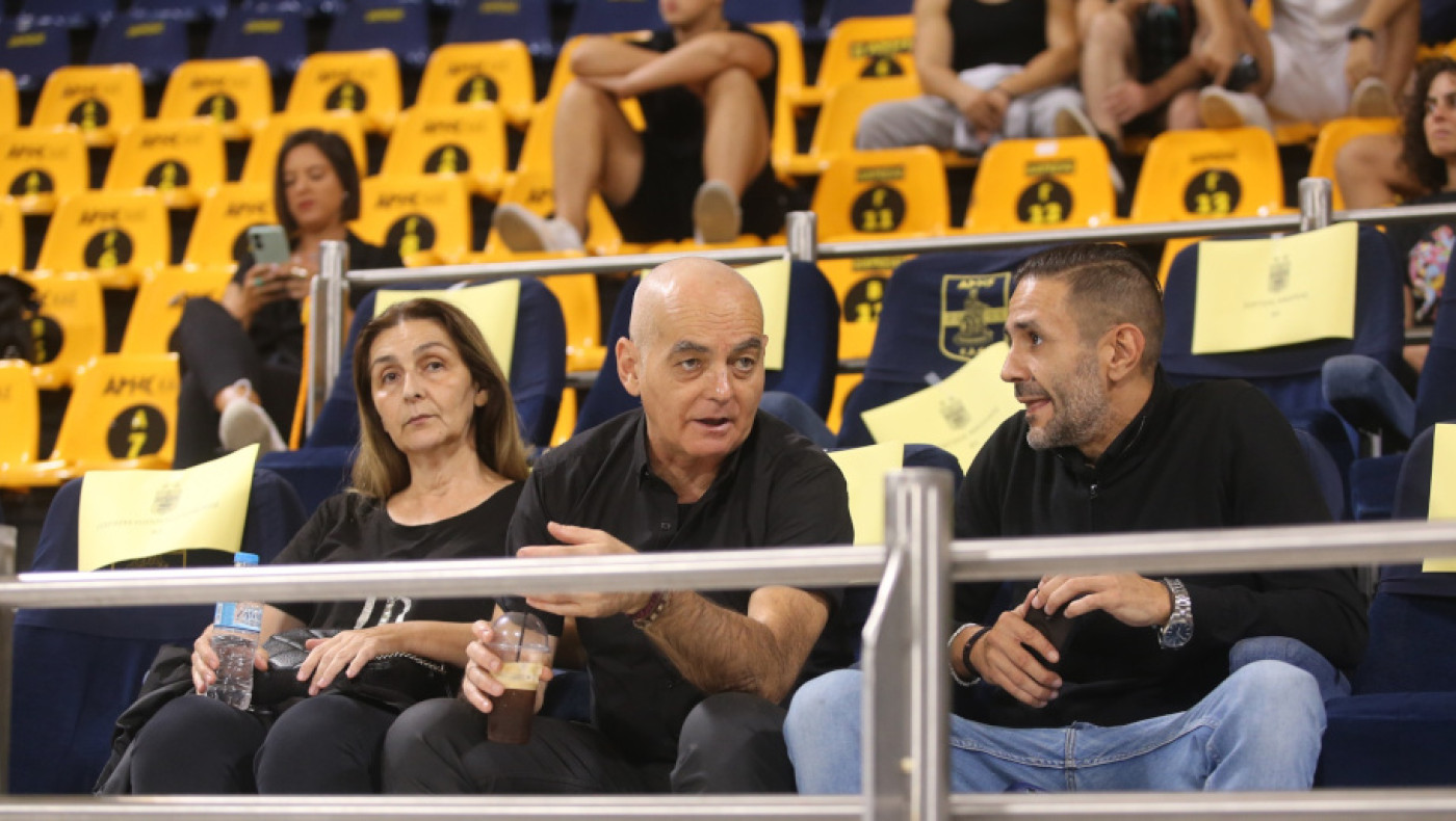 Άρης μπάσκετ: Στο «Nick Galis Hall» οι γονείς του Άλκη Καμπανού