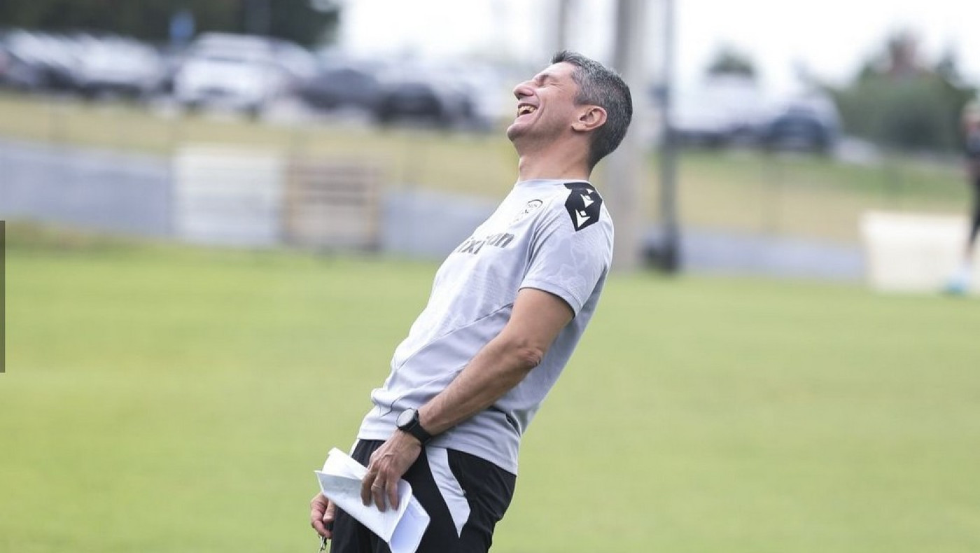 ΠΑΟΚ: Το δηκτικό χαμόγελο του Ραζβάν Λουτσέσκου για την τιμωρία του